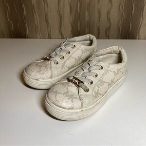 Michael Kors Finola Charm Girl's 8 Logo Beige Cream Tan MK No Tie Slip On